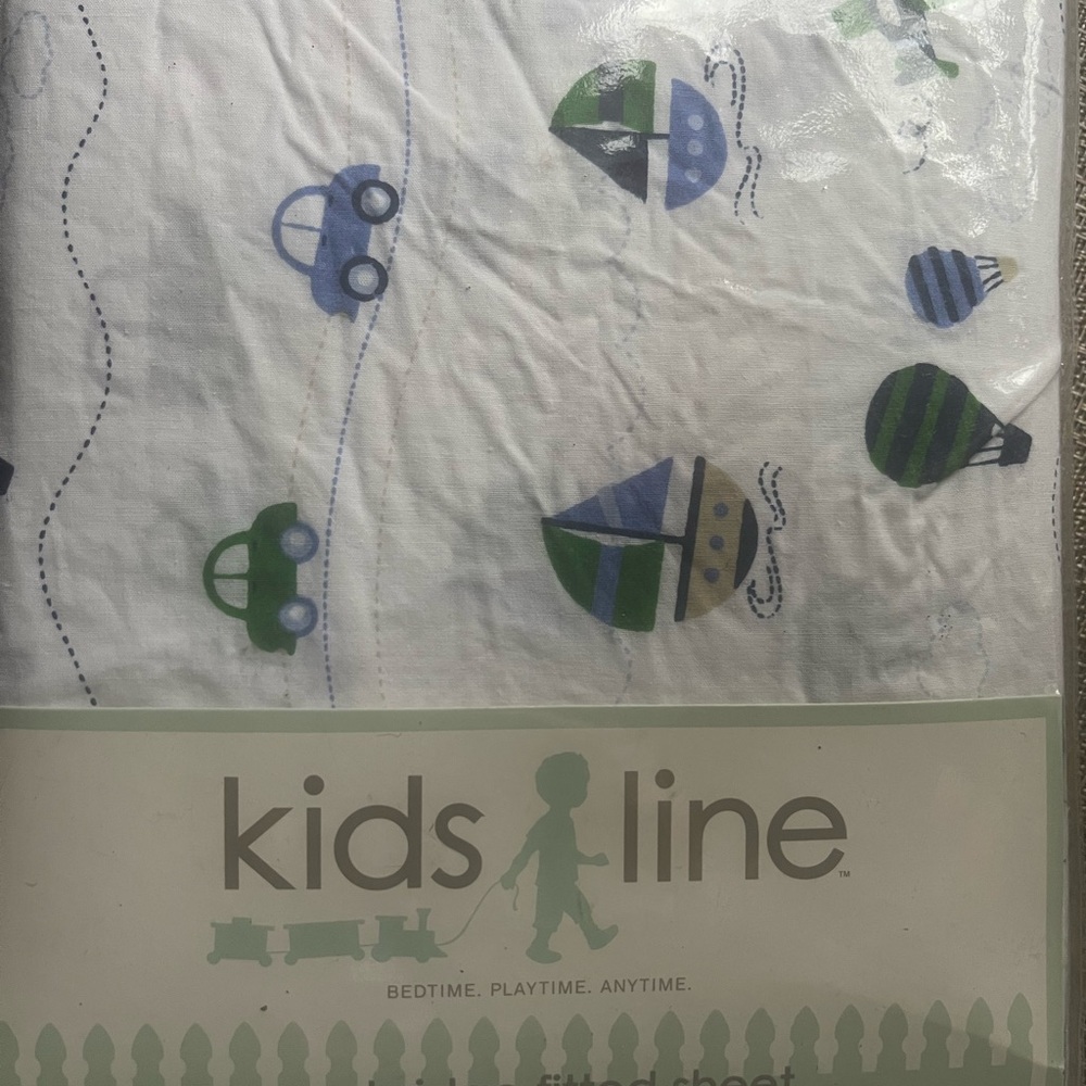 Fitted crib sheet